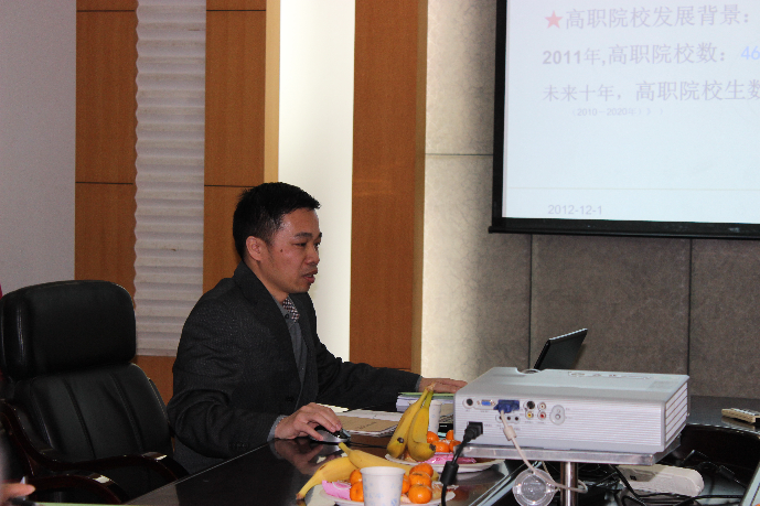 团队成员顺利通过博士论文答辩 团队成员顺利通过博士论文答辩