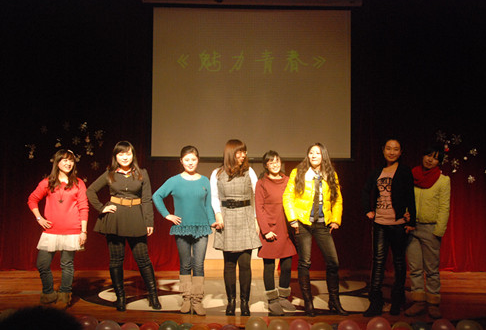 团队成员参加2012院迎新晚会 团队成员参加2012院迎新晚会