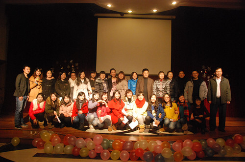 团队成员参加2012院迎新晚会 团队成员参加2012院迎新晚会
