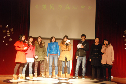 团队成员参加2012院迎新晚会 团队成员参加2012院迎新晚会