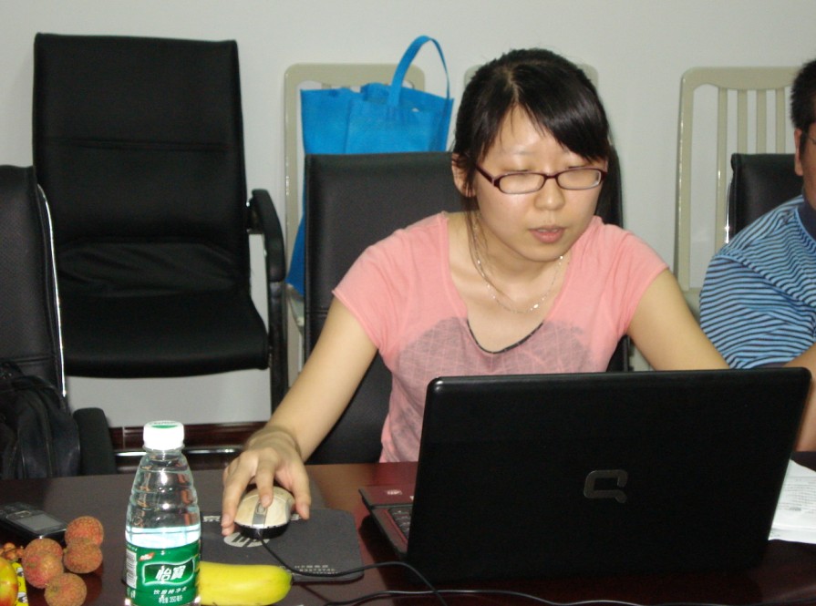 团队召开2010级硕士年度报告会