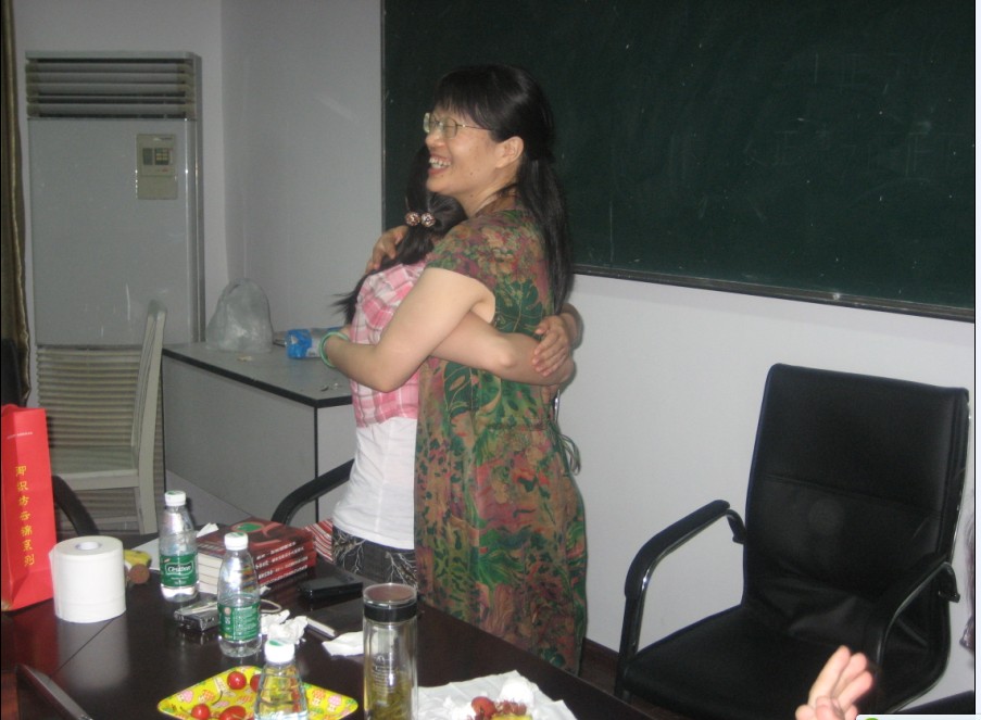 团队欢送2011届毕业生郭丽丽同学 团队欢送2011届毕业生郭丽丽同学