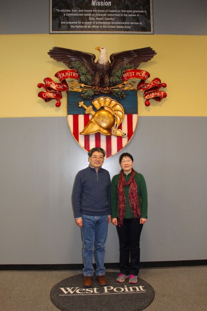 师生纽约会面,交流学习并研讨论文 师生纽约会面,交流学习并研讨论文