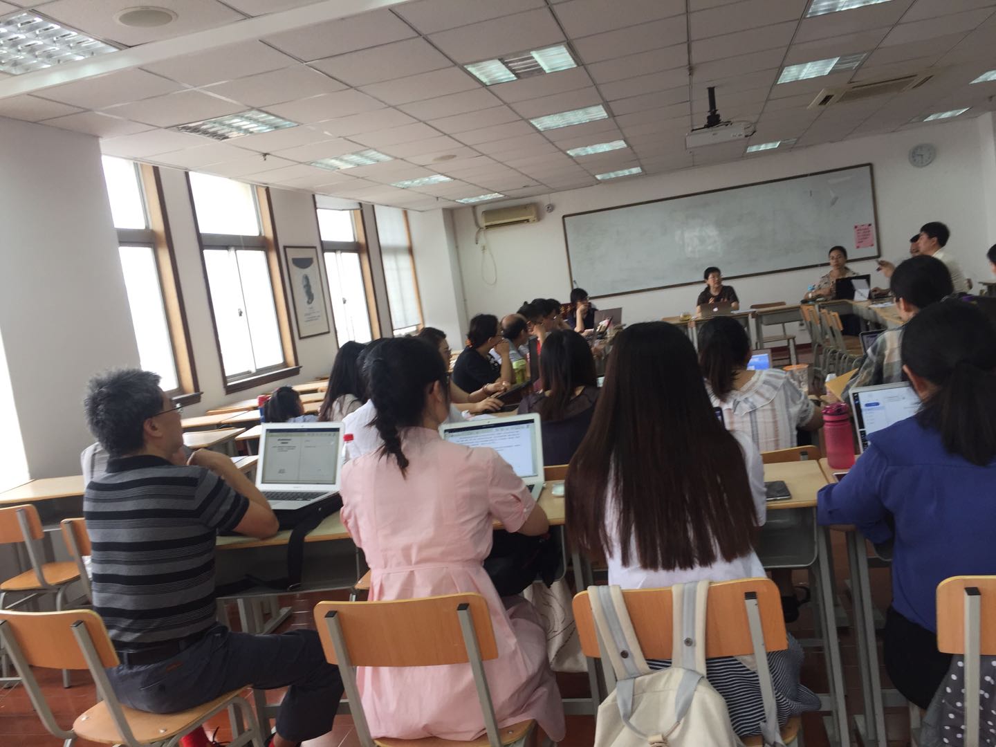 汪霞教授团队召开本学期最后一次研究汇报会 汪霞教授团队召开本学期最后一次研究汇报会