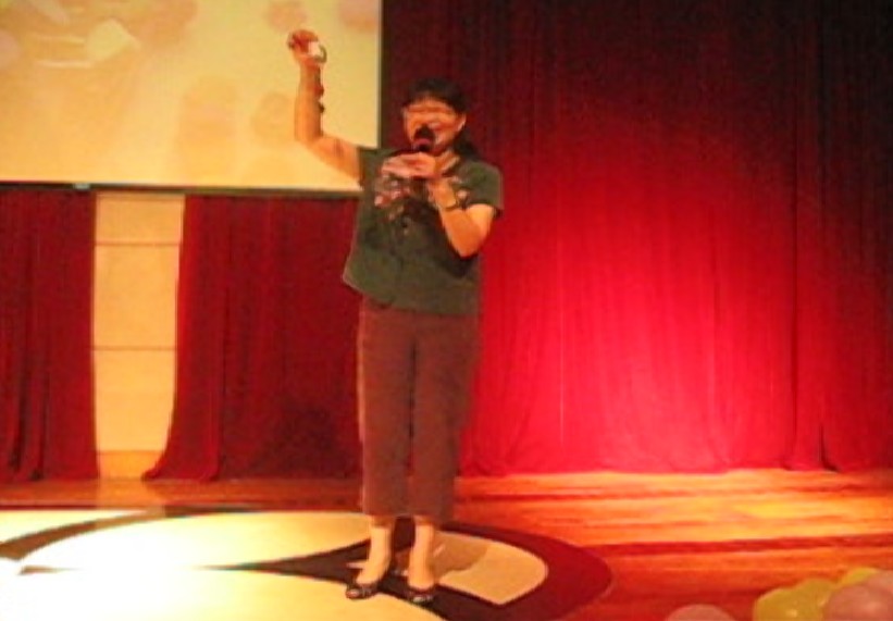 团队在我院2011届毕业晚会上奉献精彩节目