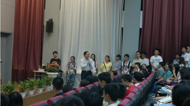 跨越国界:打造卓越研究型大学 跨越国界:打造卓越研究型大学