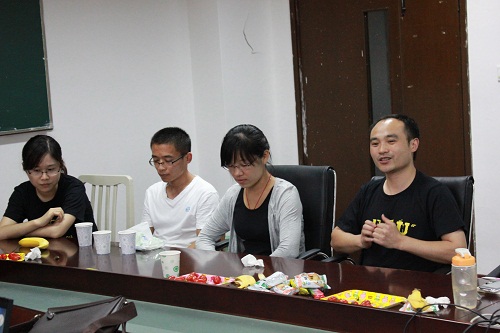 团队举办2010级硕士开题暨2012届毕业欢送会 团队举办2010级硕士开题暨2012届毕业欢送会