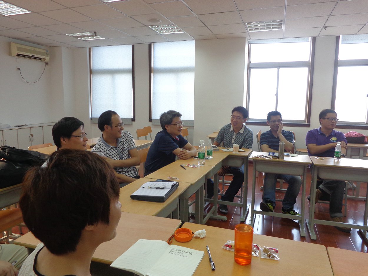 团队召开学期总结会