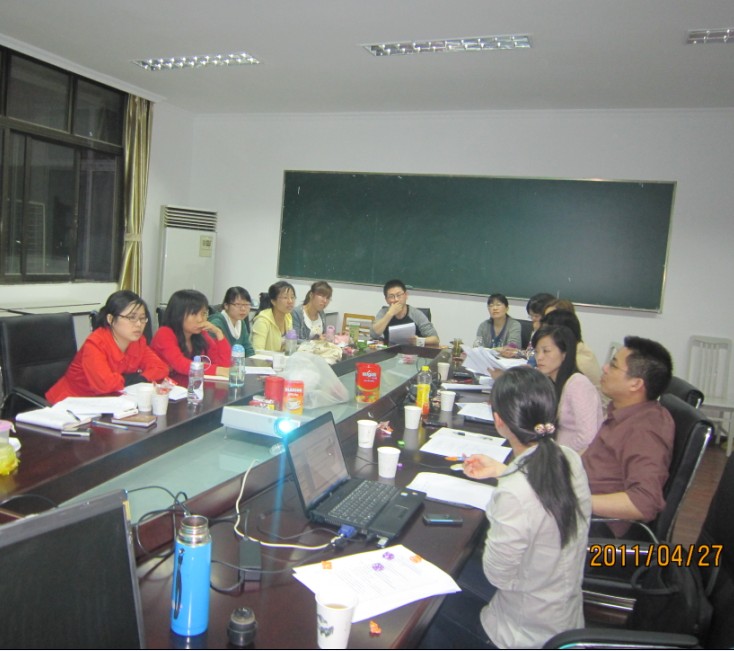 2011届硕士学位论文预答辩会顺利召开(20110427) 2011届硕士学位论文预答辩会顺利召开(20110427)