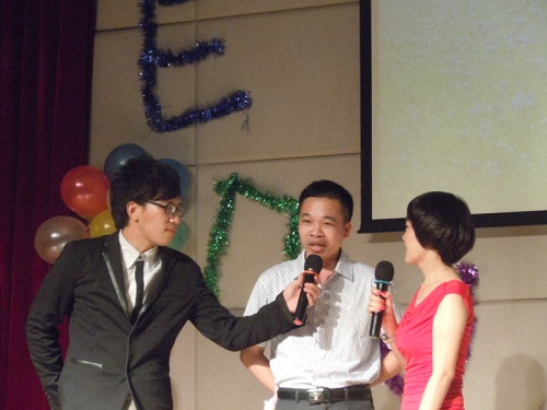 团队成员参加院毕业晚会